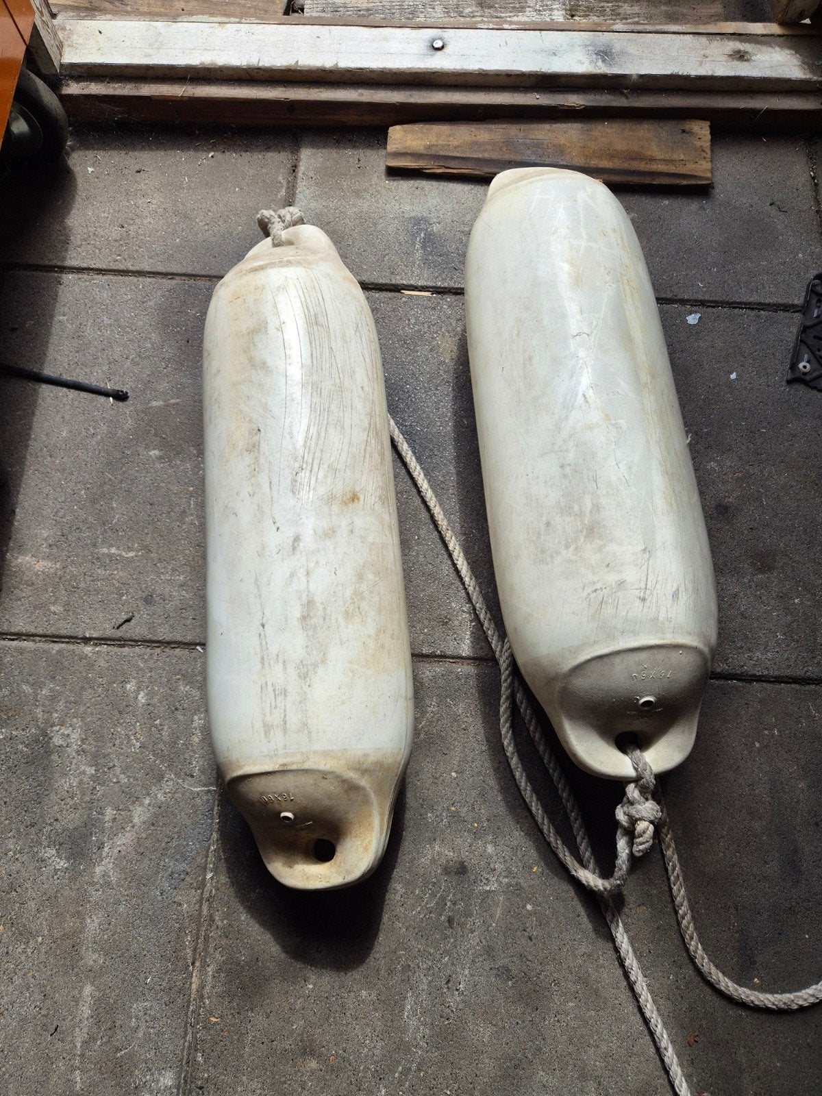 2 grote fenders, Ophalen of Verzenden, Zo goed als nieuw, Ankeren en Afmeren, Zeilboot of Motorboot