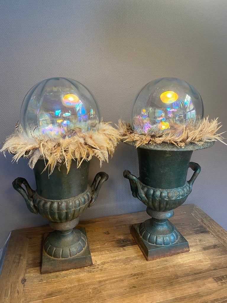 Brocante set Louvre vazen gietijzer, met oren, groen patina, Ophalen