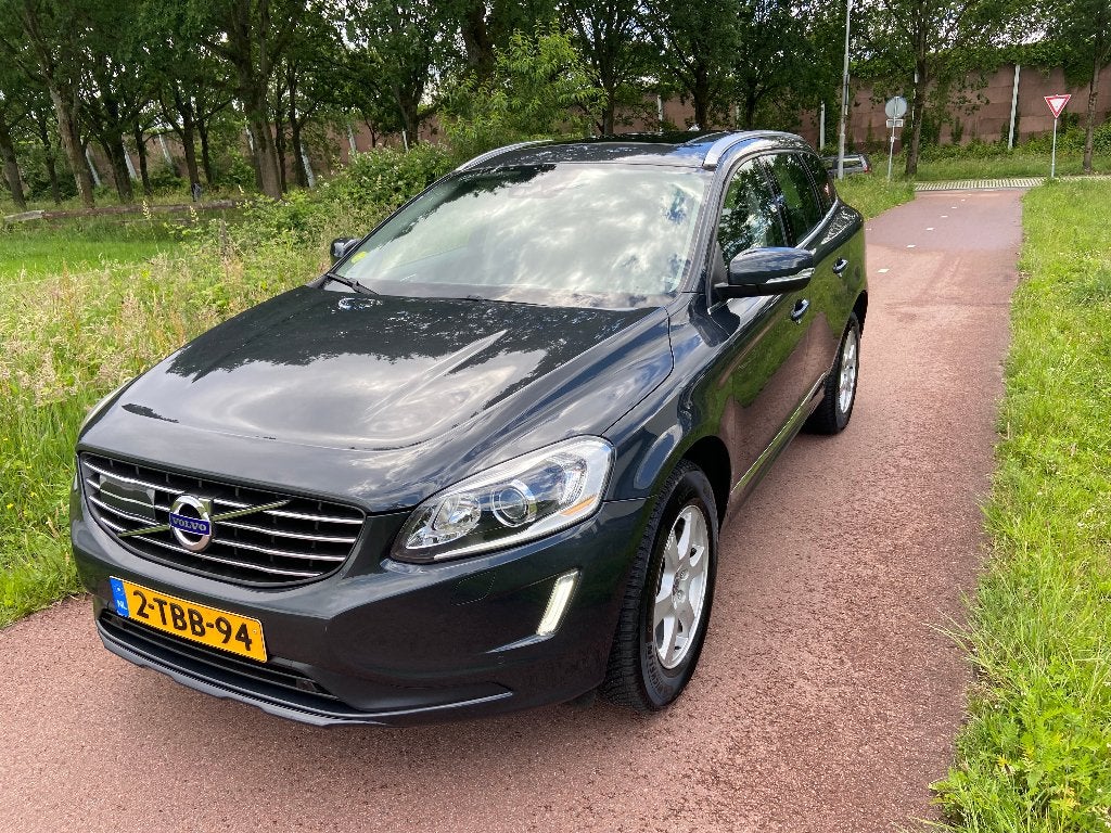 Volvo XC60 D5 AWD Summum / Panorama open dak / trekhaak, Zwart, 197 €/maand, 2000 kg, 215 pk