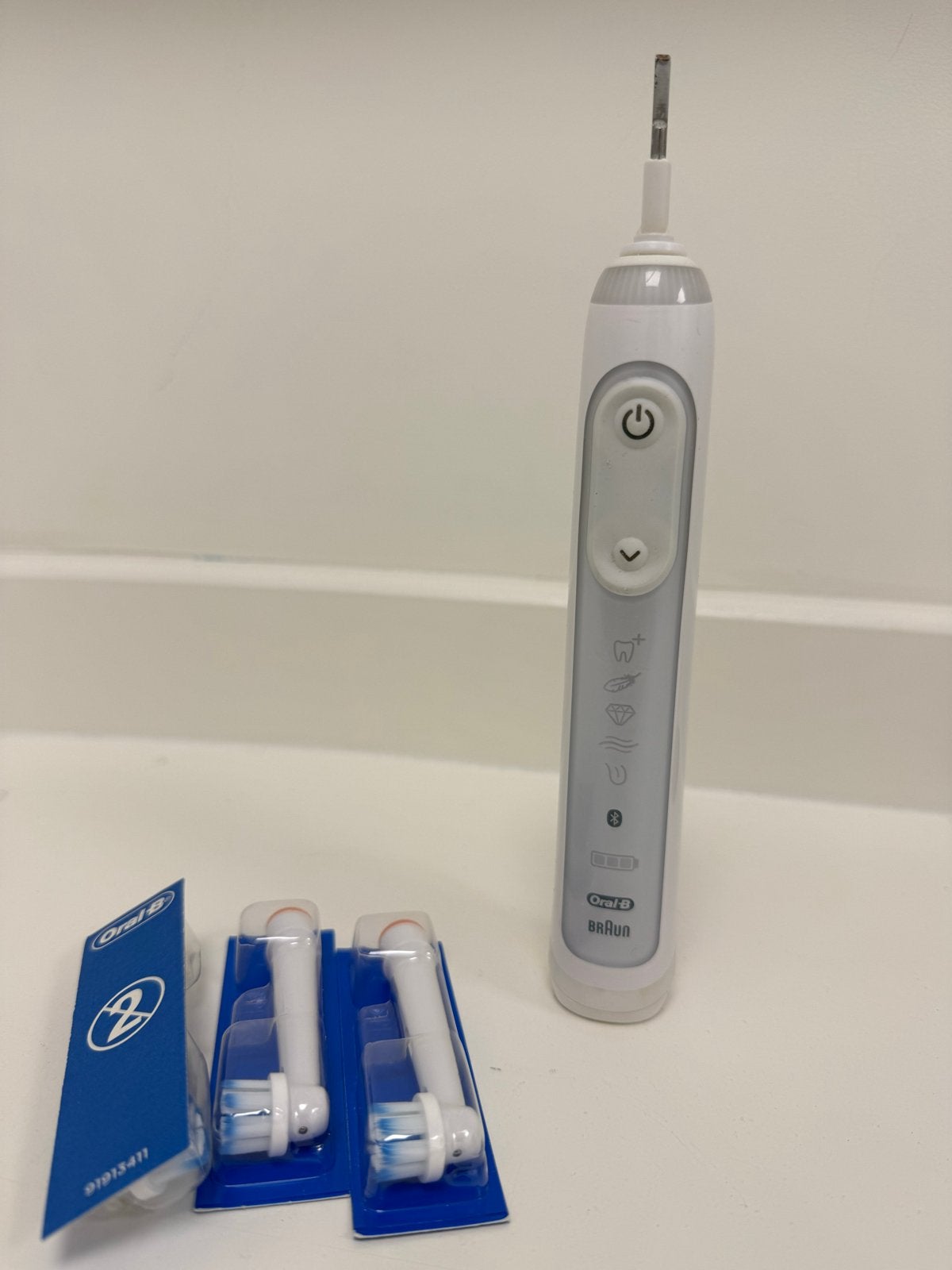 Oral-B Braun elektrische tandenborstel met opzetborstels, Ophalen of Verzenden, Zo goed als nieuw, Mondverzorging