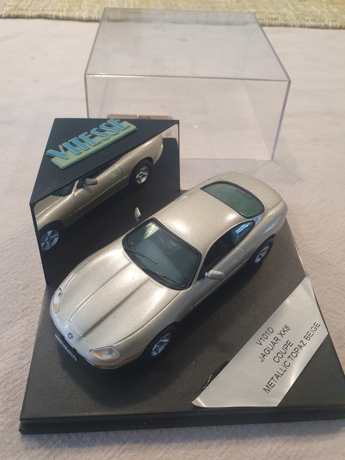 Vitesse Jaguar XK8 Coupé 1:43 - Metallic Topaz Beige (V101D), Ophalen, Zo goed als nieuw, Auto, Overige merken
