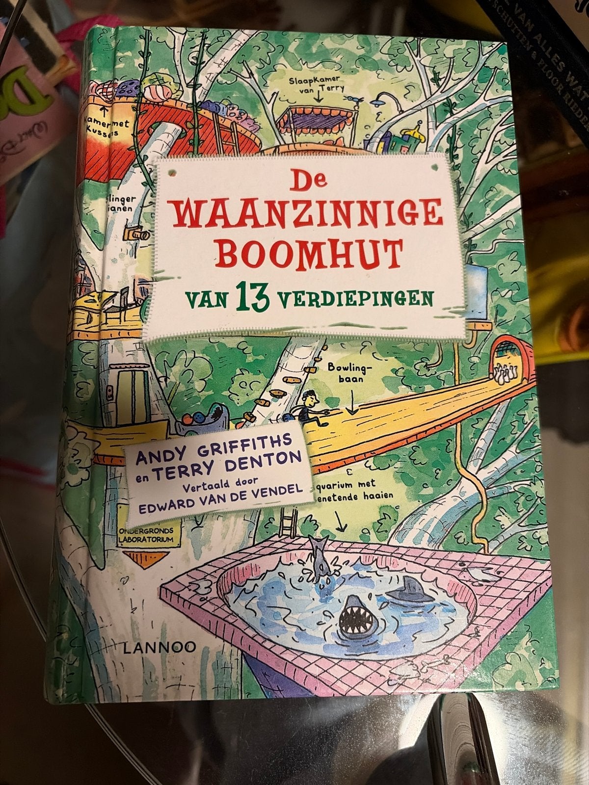 De waanzinnige boomhut van 13 verdiepingen - Andy Griffiths, Ophalen of Verzenden, Zo goed als nieuw, Fictie algemeen