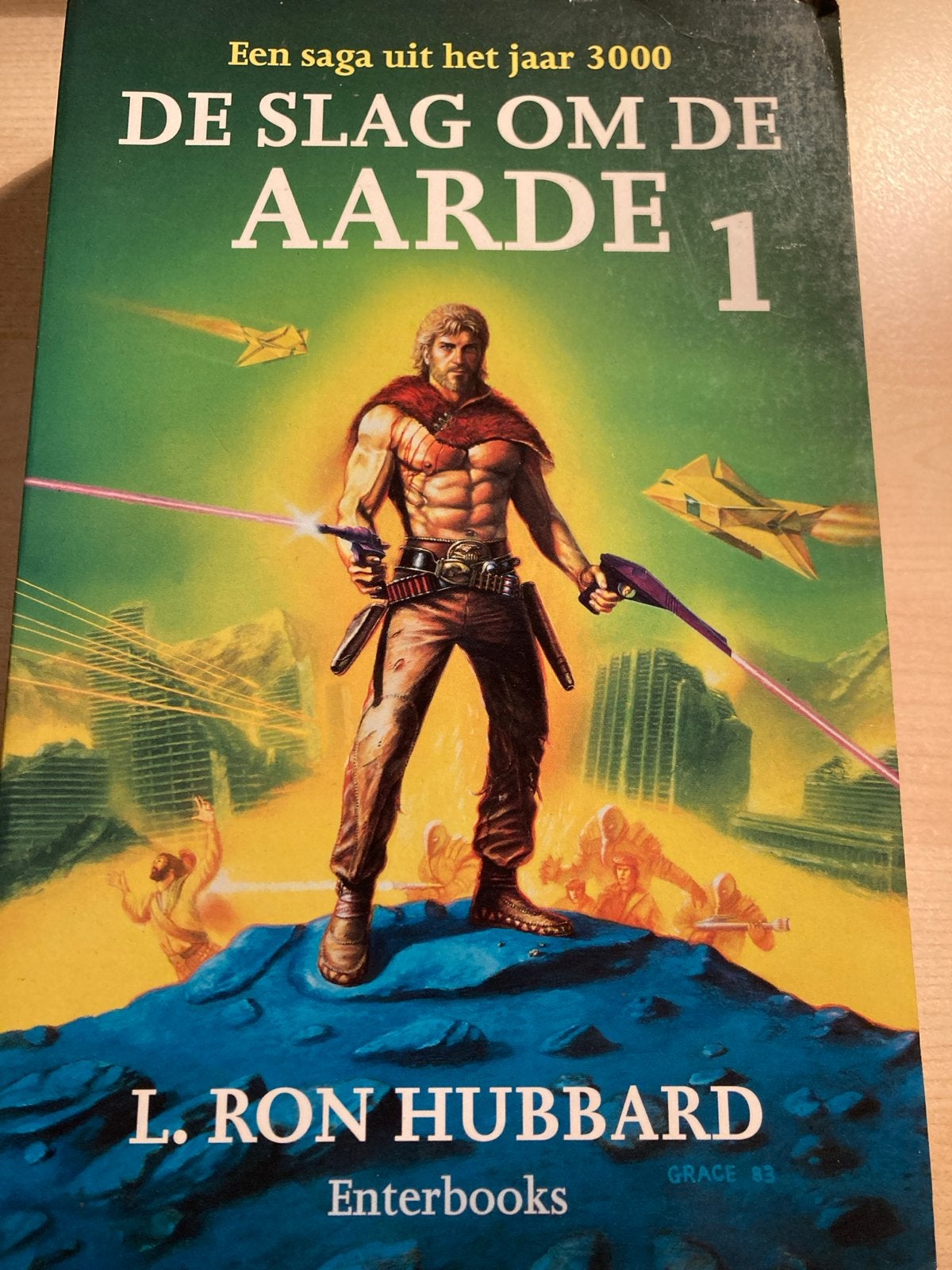 De Slag om de Aarde 1 - L. Ron Hubbard (Sci-Fi), Boeken, Ophalen of Verzenden, Gelezen