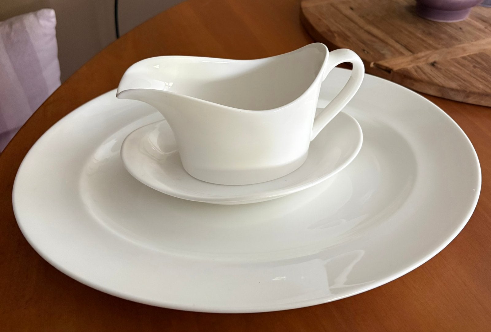 Wedgwood schaal en saus kannetje, Ophalen of Verzenden, Zo goed als nieuw, Porselein, Schaal of Schalen