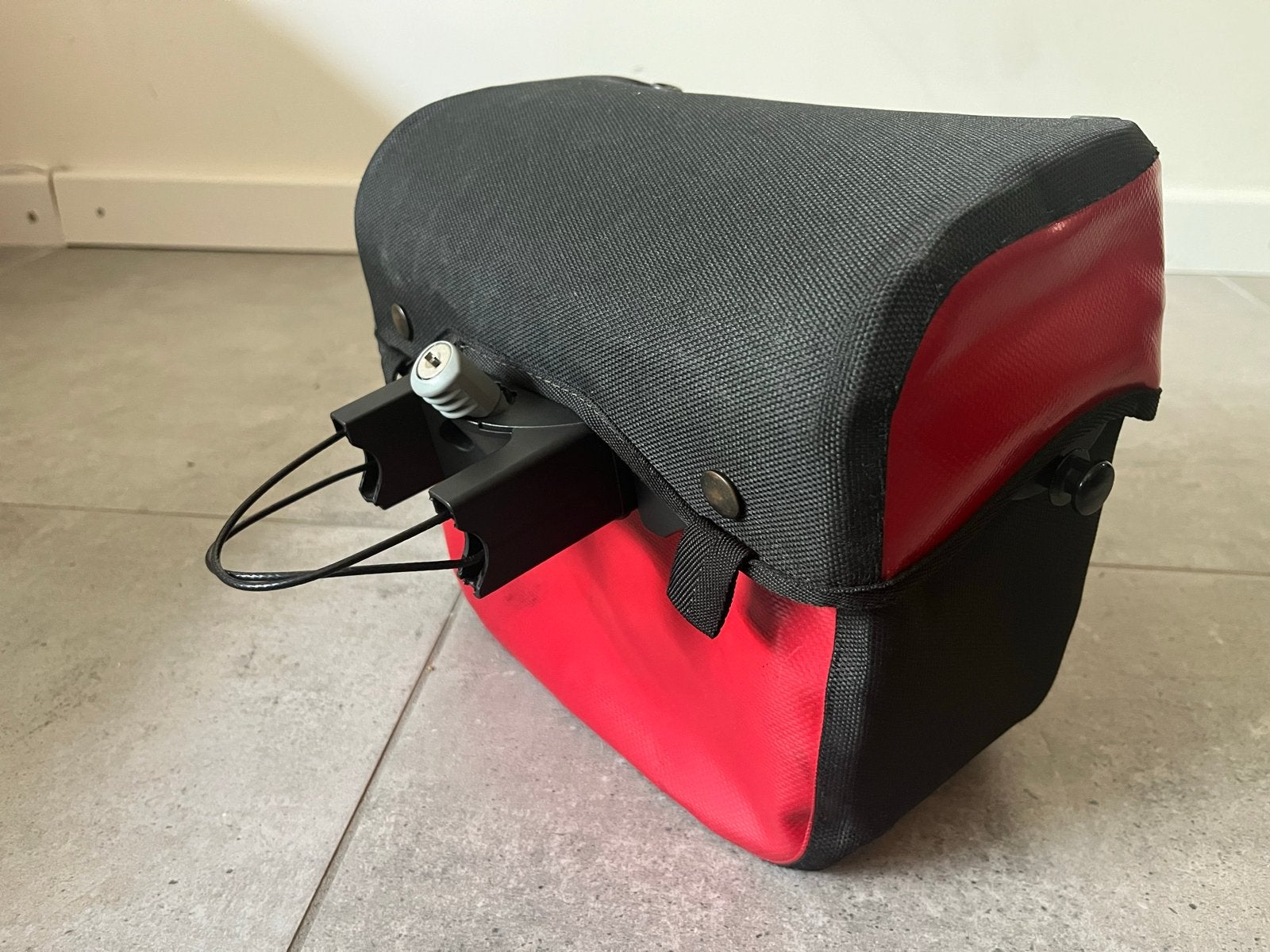 Ortlieb stuurtas Classic rood/zwart met bevestiging, Fietsen en Brommers, Fietsaccessoires | Fietstassen, Ophalen of Verzenden