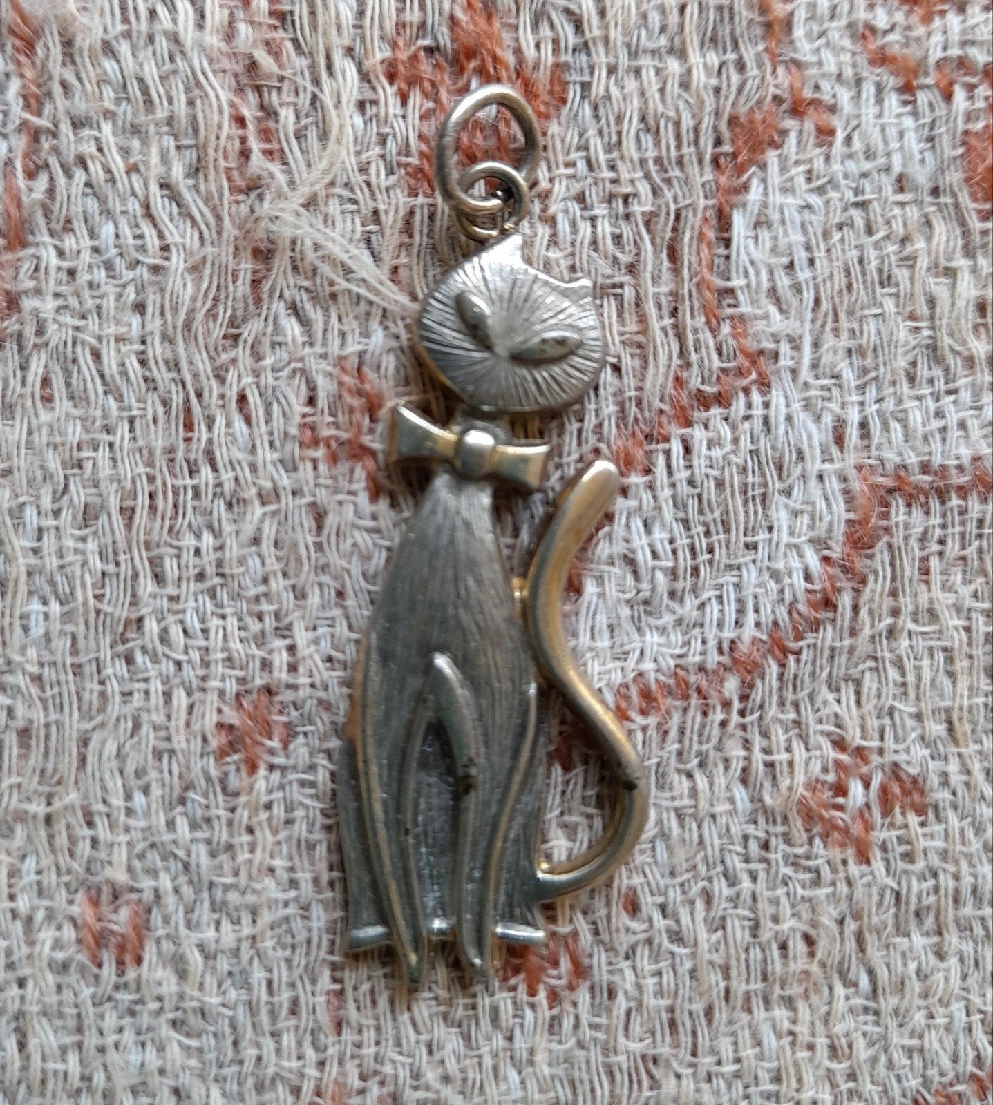een POES of een KAT..4 cm.lang incl. het ringetje., Ophalen of Verzenden, Zilver, Overige materialen