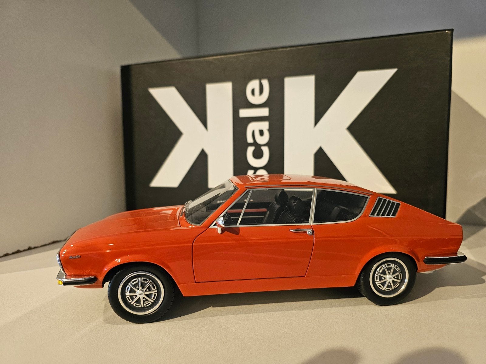K&K SCALE Audi 100 Coupé S 1970 1:18 Modelauto, Hobby en Vrije tijd, Ophalen of Verzenden, Zo goed als nieuw, Auto, Overige merken