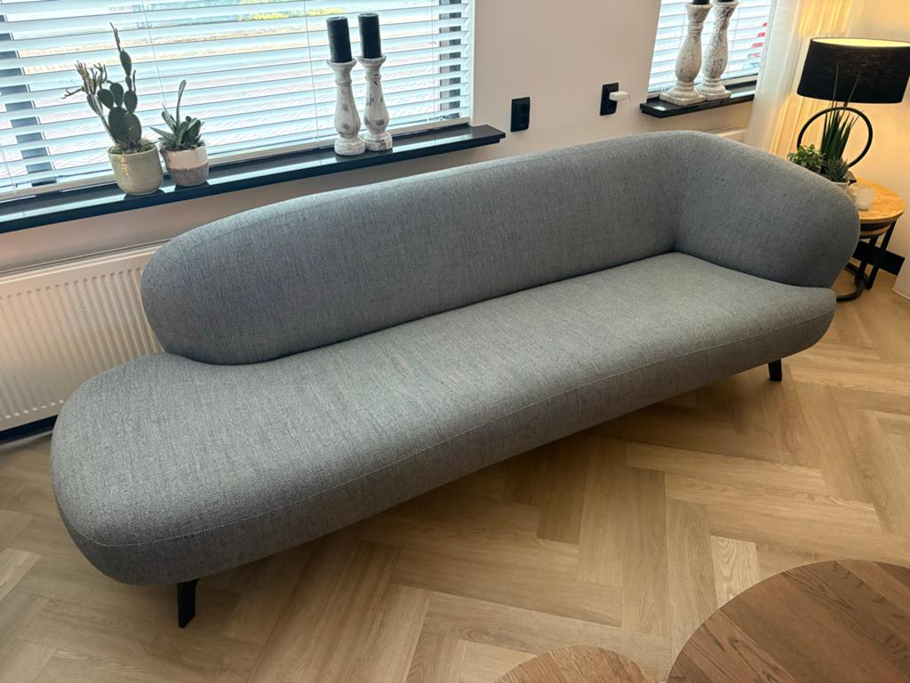 Leolux Flint Divan XL 2022 - Zo goed als nieuw, Huis en Inrichting, Banken | Sofa's en Chaises Longues, Ophalen, 250 tot 300 cm