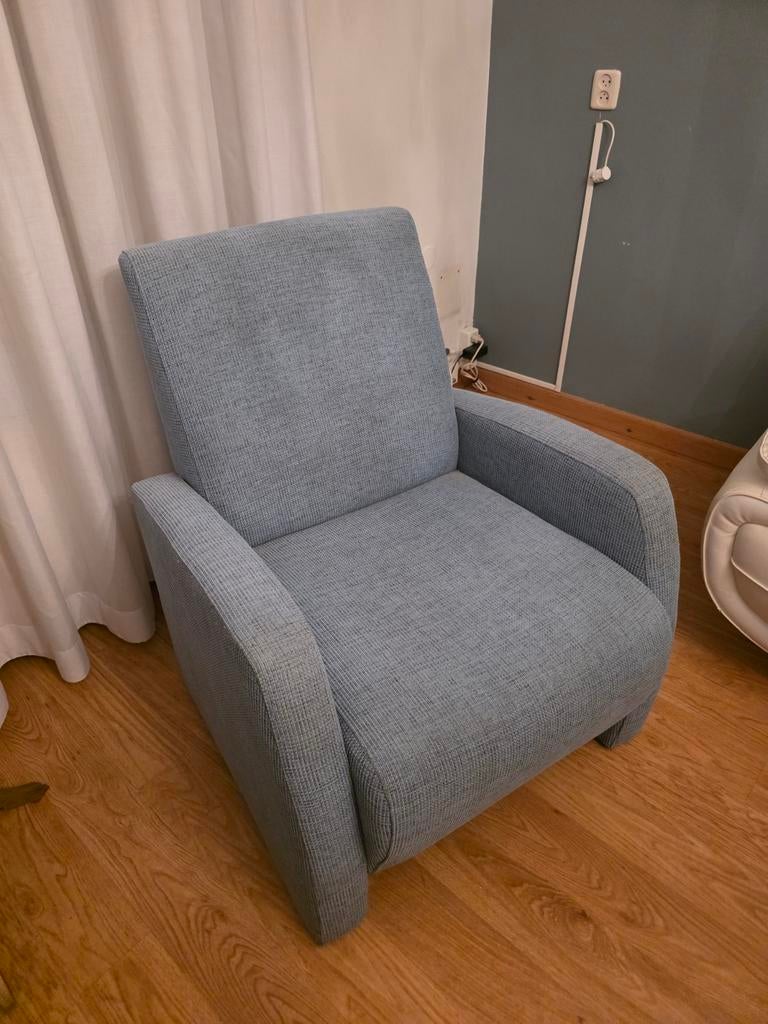 Blauwe stoffen fauteuil, Ophalen