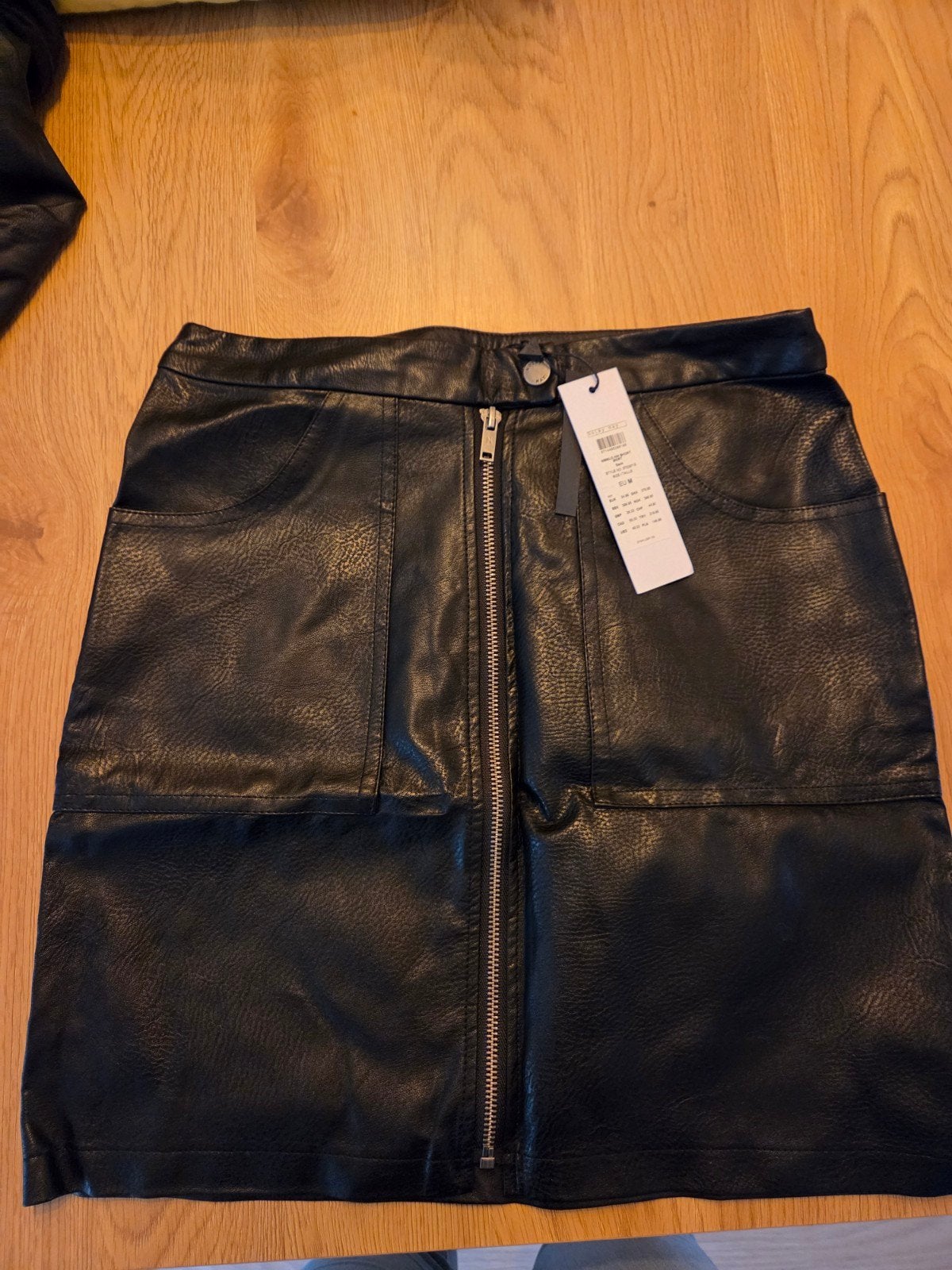 2 zwarte rokken: Noisy May (nieuw) en Boohoo (gedragen), Kleding | Dames, Maat 38/40 (M), Zwart, Ophalen of Verzenden, Zo goed als nieuw