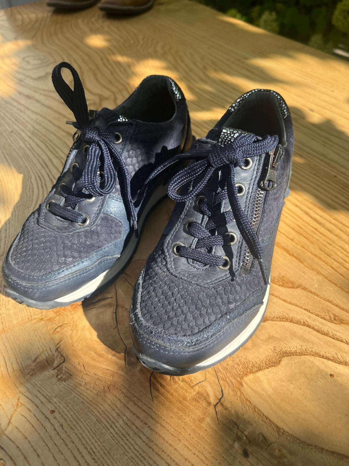 Blauwe leren sneakers, maat 33 ZGAN, Meisje, Schoenen, Ophalen of Verzenden, Zo goed als nieuw