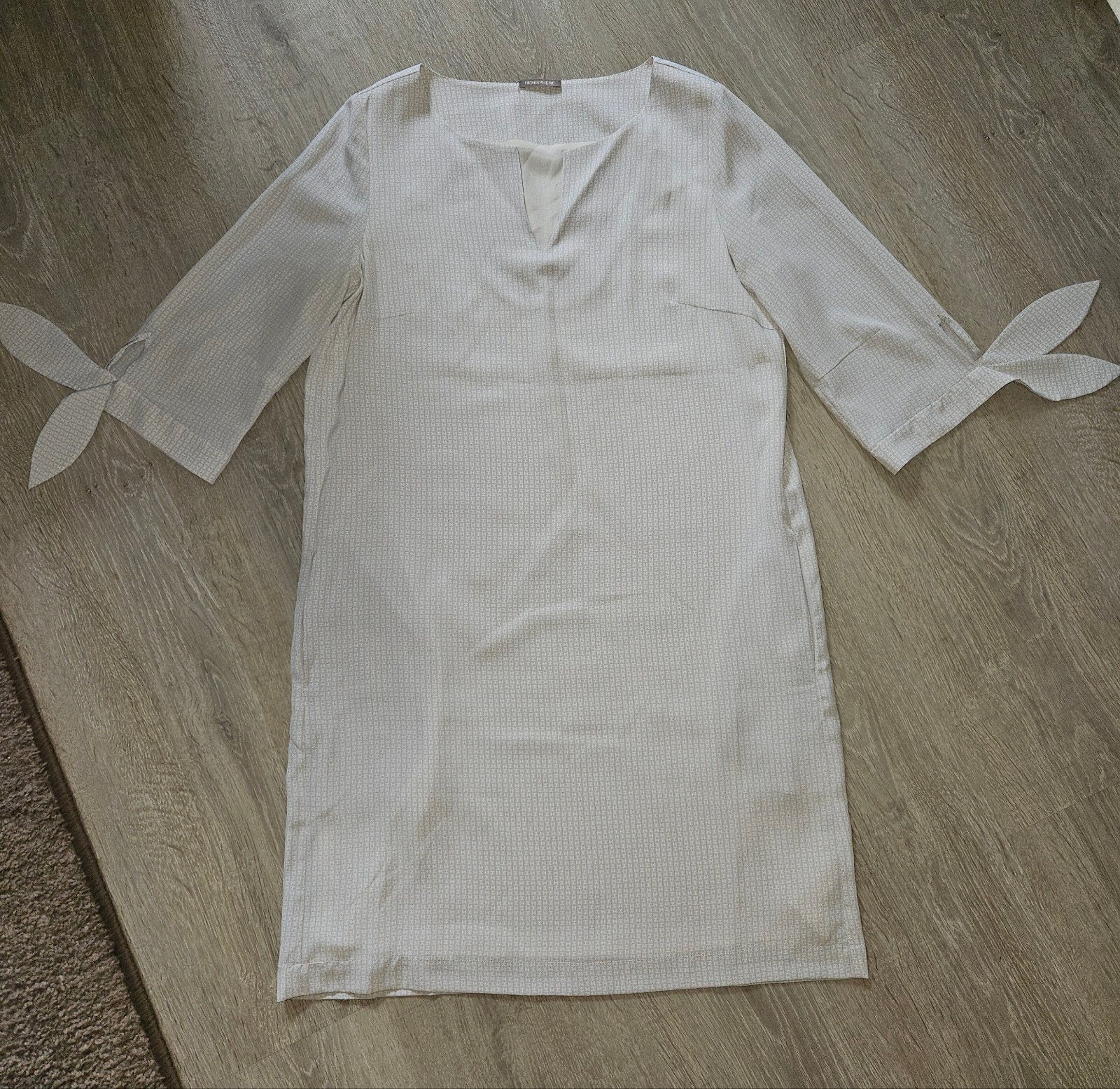Hemisphere ech zijde tuniek jurk steekzakjes monogram maat s, Ophalen, Zo goed als nieuw, Beige, Korte mouw