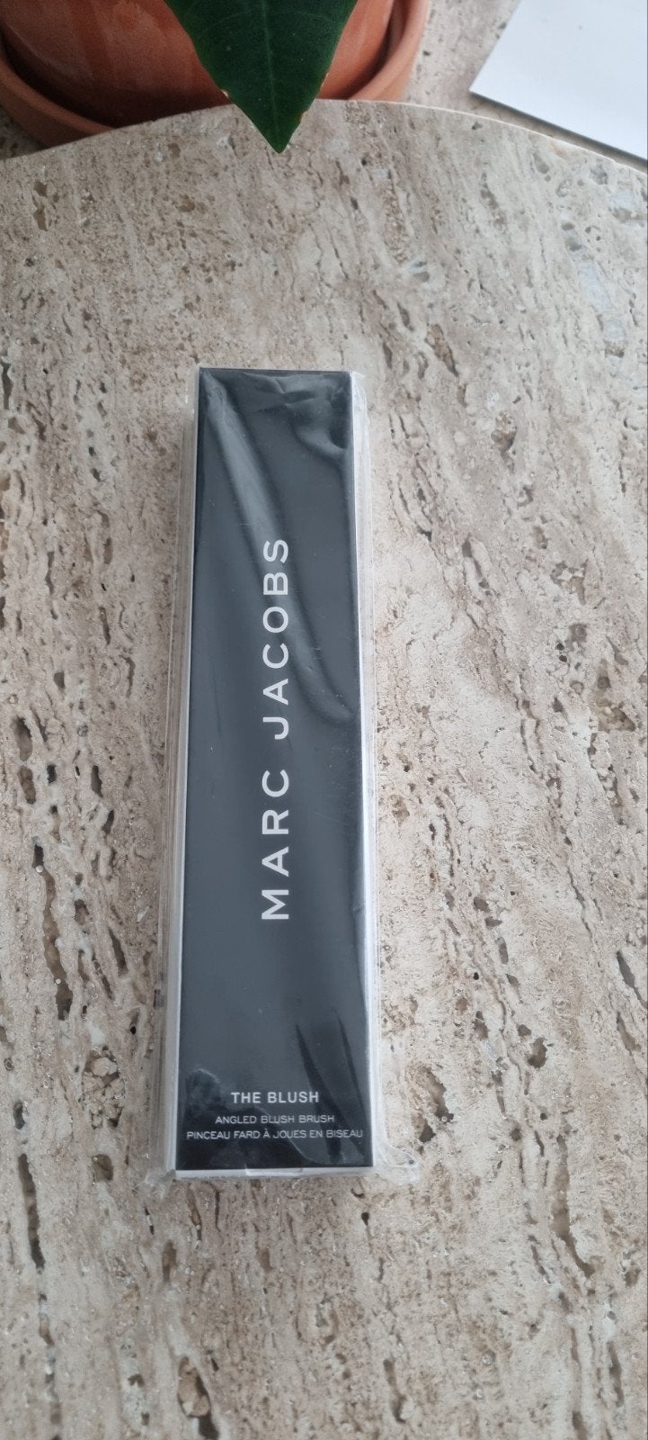 Marc Jacobs The Blush Angled Blush Brush - Nieuw, Sieraden, Tassen en Uiterlijk, Uiterlijk | Cosmetica en Make-up, Wangen, Verzenden