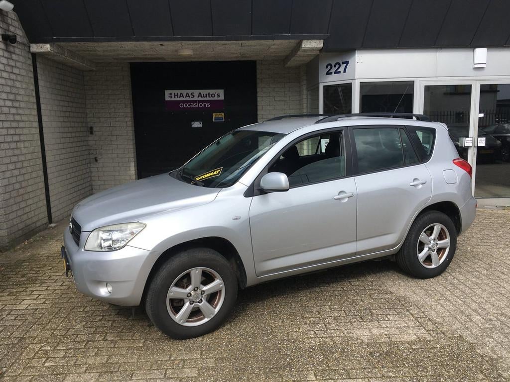 Toyota RAV4 2.0 VVTi Linea Sol / AUTOMAAT / NAVI / AIRCO ACC, Automaat, 1998 cc, Stof, Gebruikt