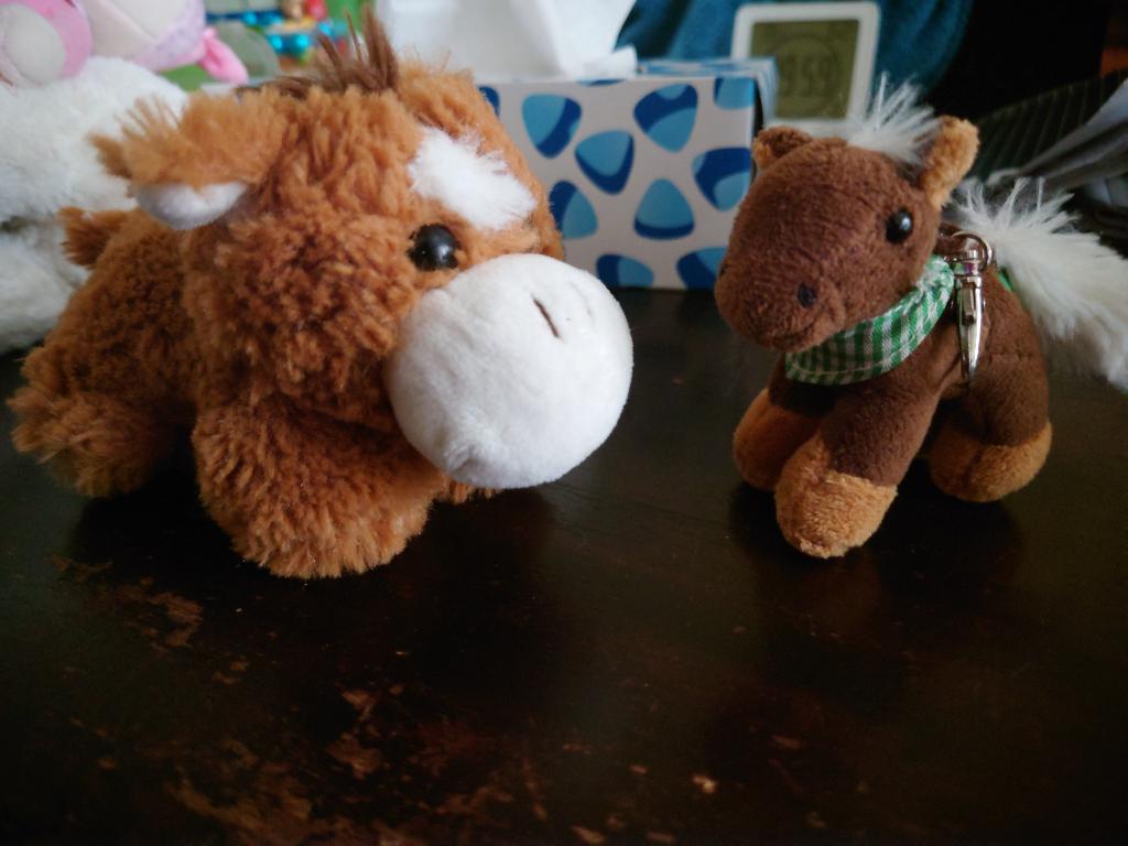 Paard knuffel en sleutelhanger, Ophalen of Verzenden, Gebruikt, Bruin, Paard