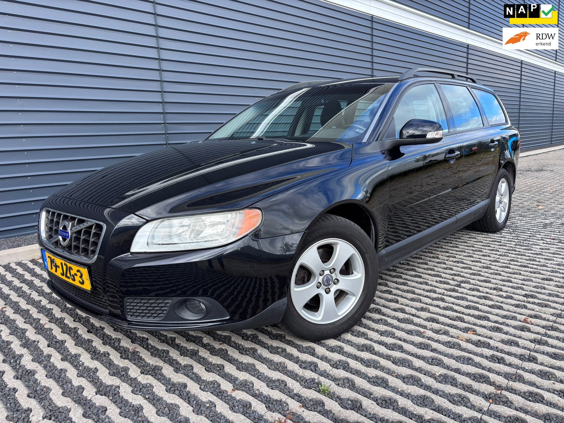 Volvo V70 2.0 Limited Edition | Dealer onderhouden | Leder, Auto's, Volvo, Voorwielaandrijving, Zwart, Zwart, Handgeschakeld