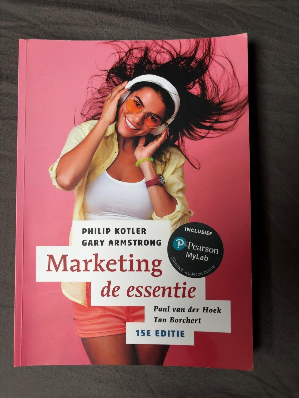 Marketing de essentie - 15e editie (Kotler, Armstrong), Philip Kotler, Gary Armstrong, Paul van der Hoek, Ton Borchert, Zo goed als nieuw