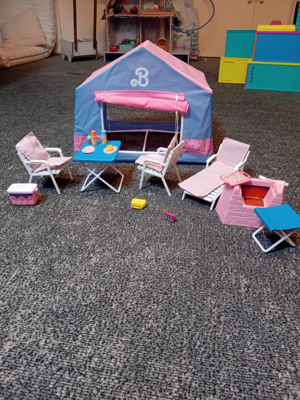 Barbie Campingset met Tent, Meubels en Accessoires, Ophalen of Verzenden, Gebruikt, Jongen of Meisje