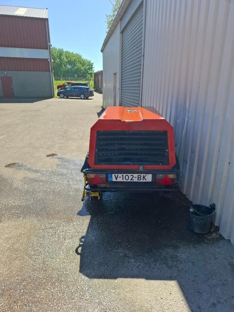 Mobiele diesel compressor 3,6 kub, Ophalen, Geluidgedempt, Gebruikt, 800 liter/min of meer