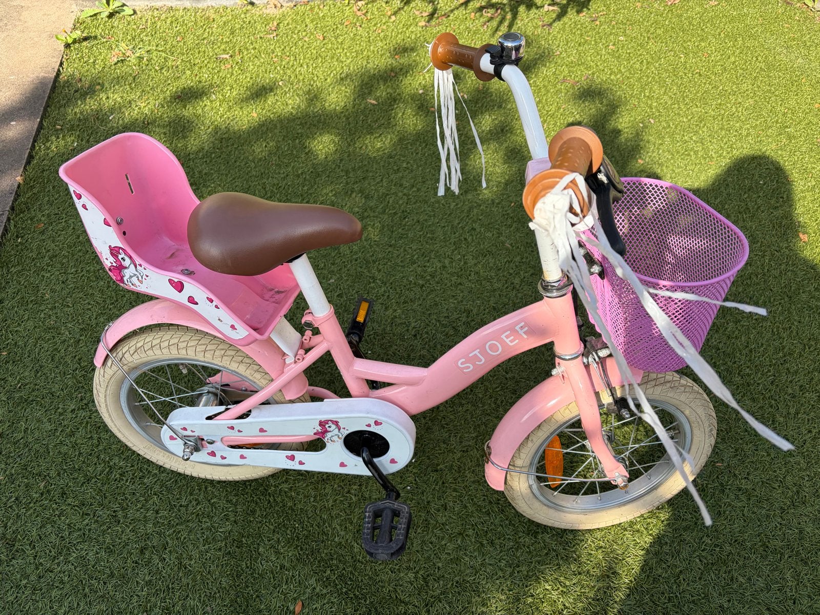 Roze kinderfiets SJOEF met mandje en poppenzitje. 14 inch, Ophalen, Terugtraprem, Zijwieltjes, Minder dan 16 inch