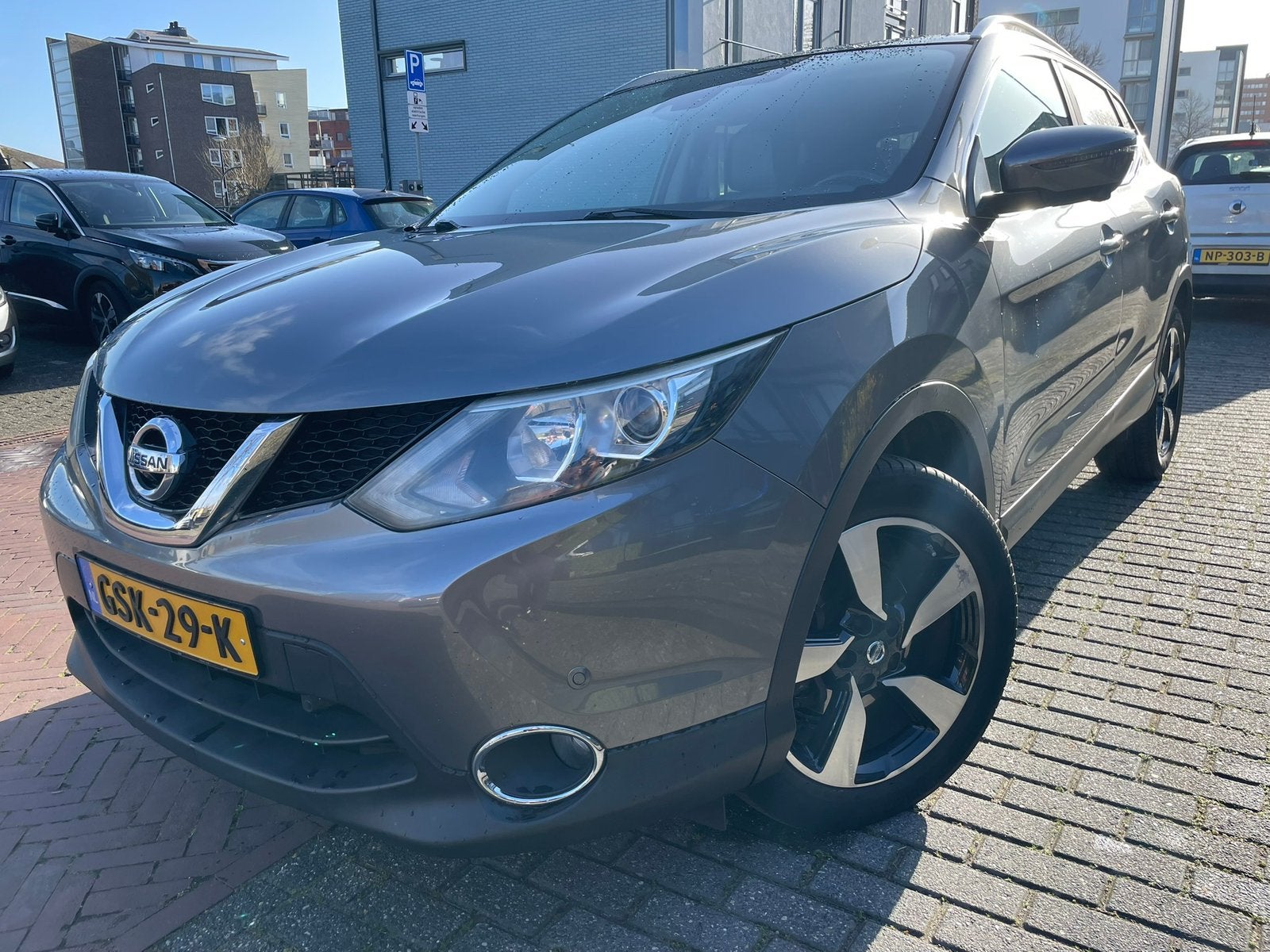 Nissan Qashqai 1.2 Dig-t 85KW 2WD 2015 Grijs, 4 cilinders, 1200 kg, Handgeschakeld, Particulier