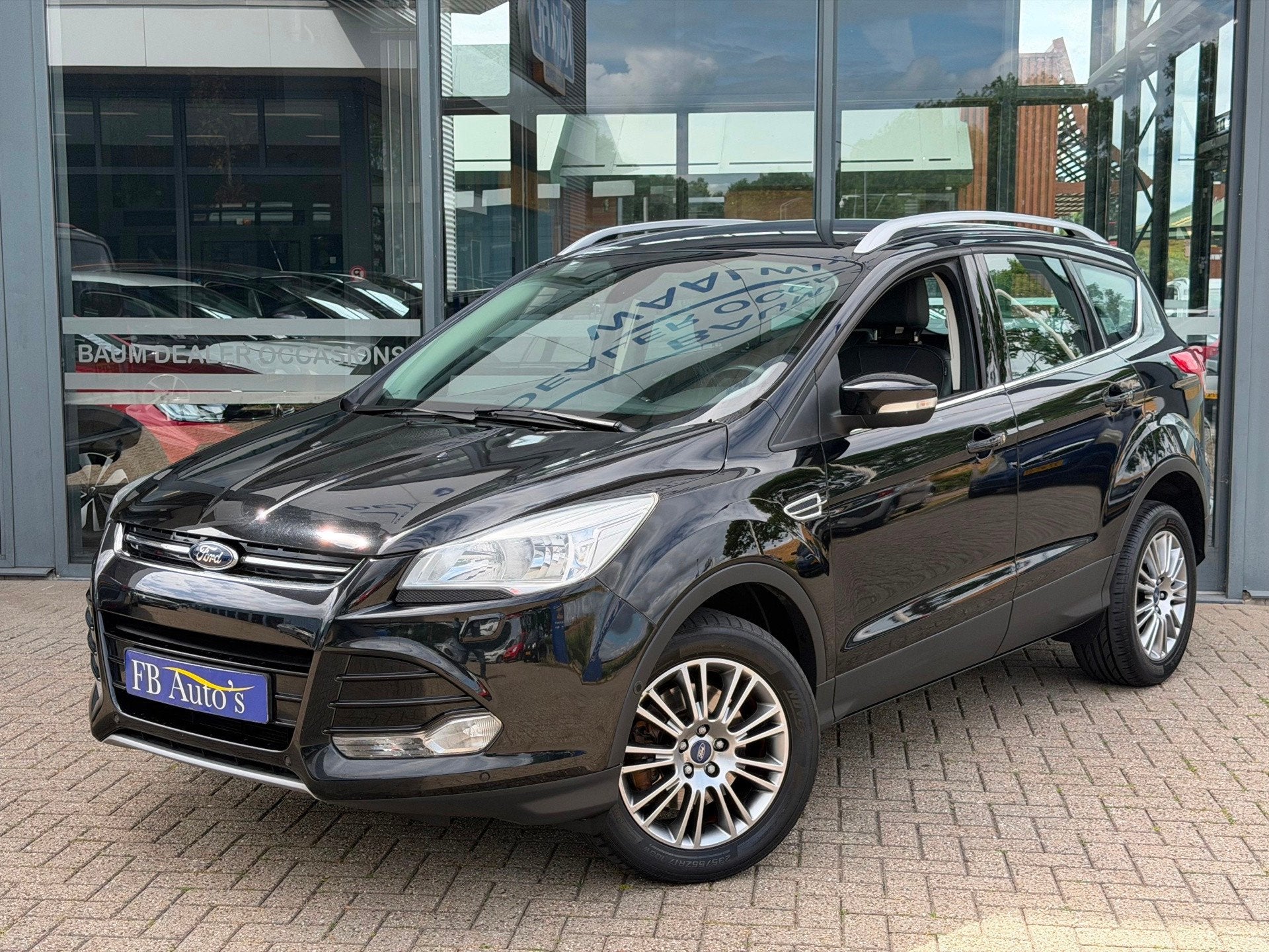 Ford Kuga 1.6 Titanium 4WD, Auto's, Gebruikt, 4 cilinders, Zwart, Bedrijf