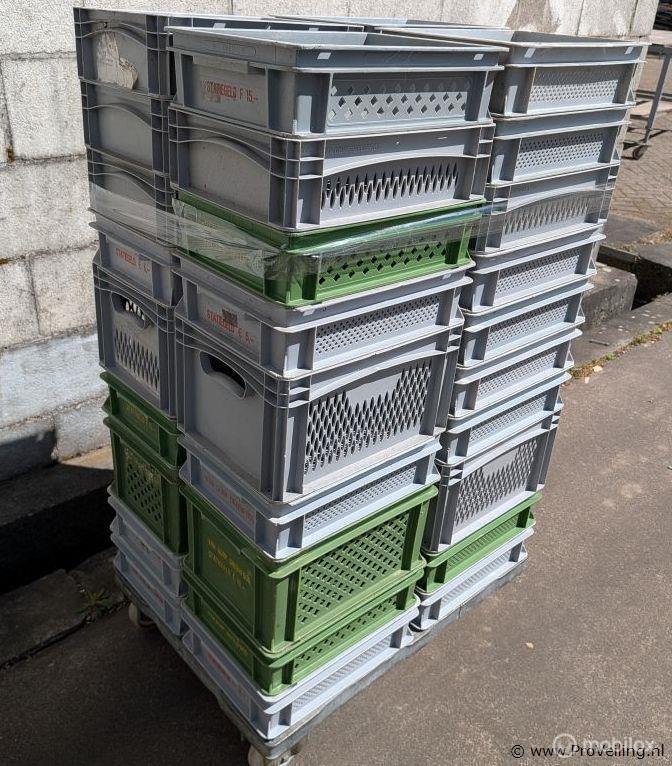 Online Veiling: Kratten - 38 stuks op onderwagen, Gebruikt