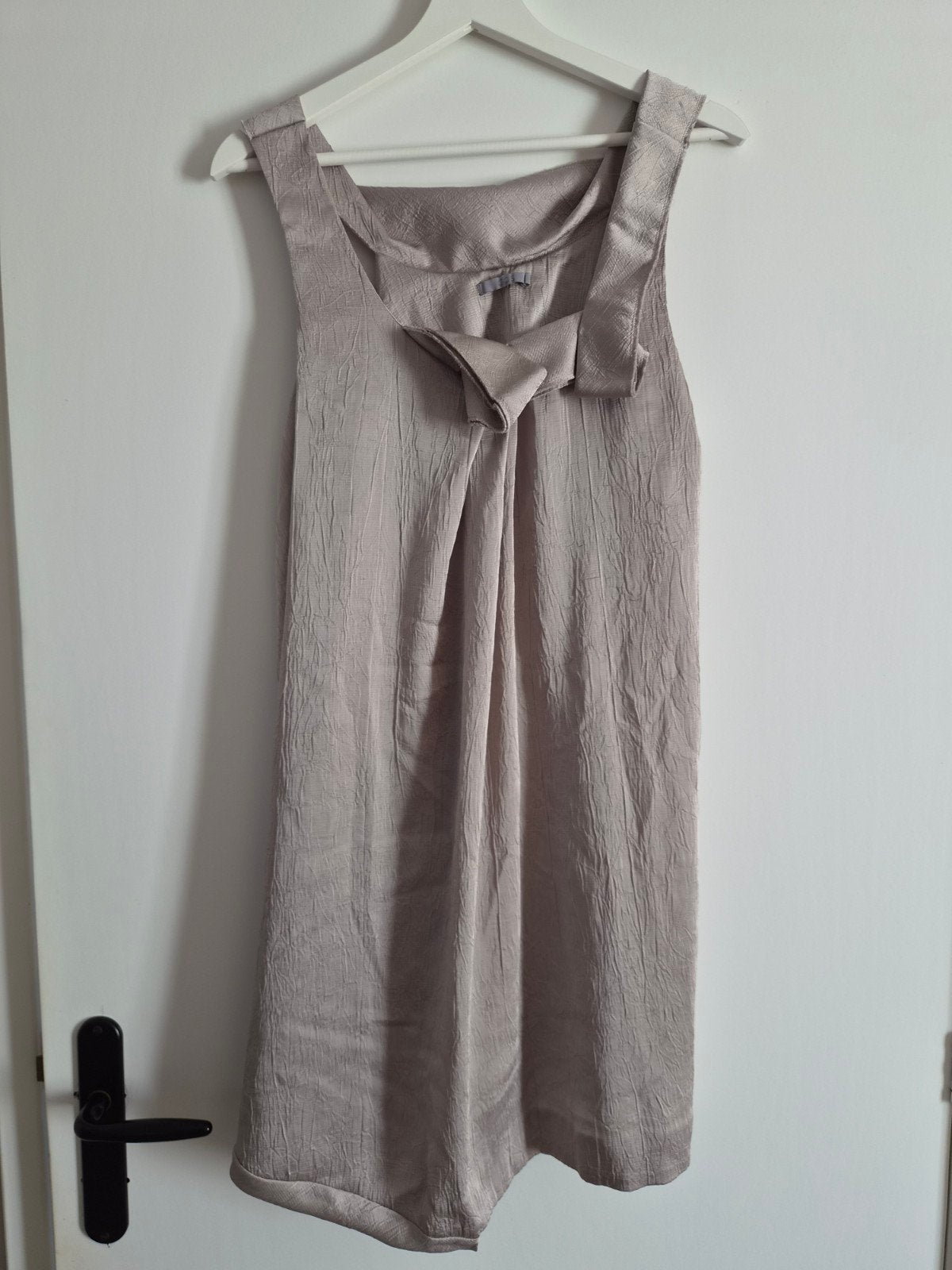 COS Mooie Jurk Beige Maat 38 (M), Kleding | Dames, Jurken, Maat 38/40 (M), COS, Beige, Ophalen of Verzenden