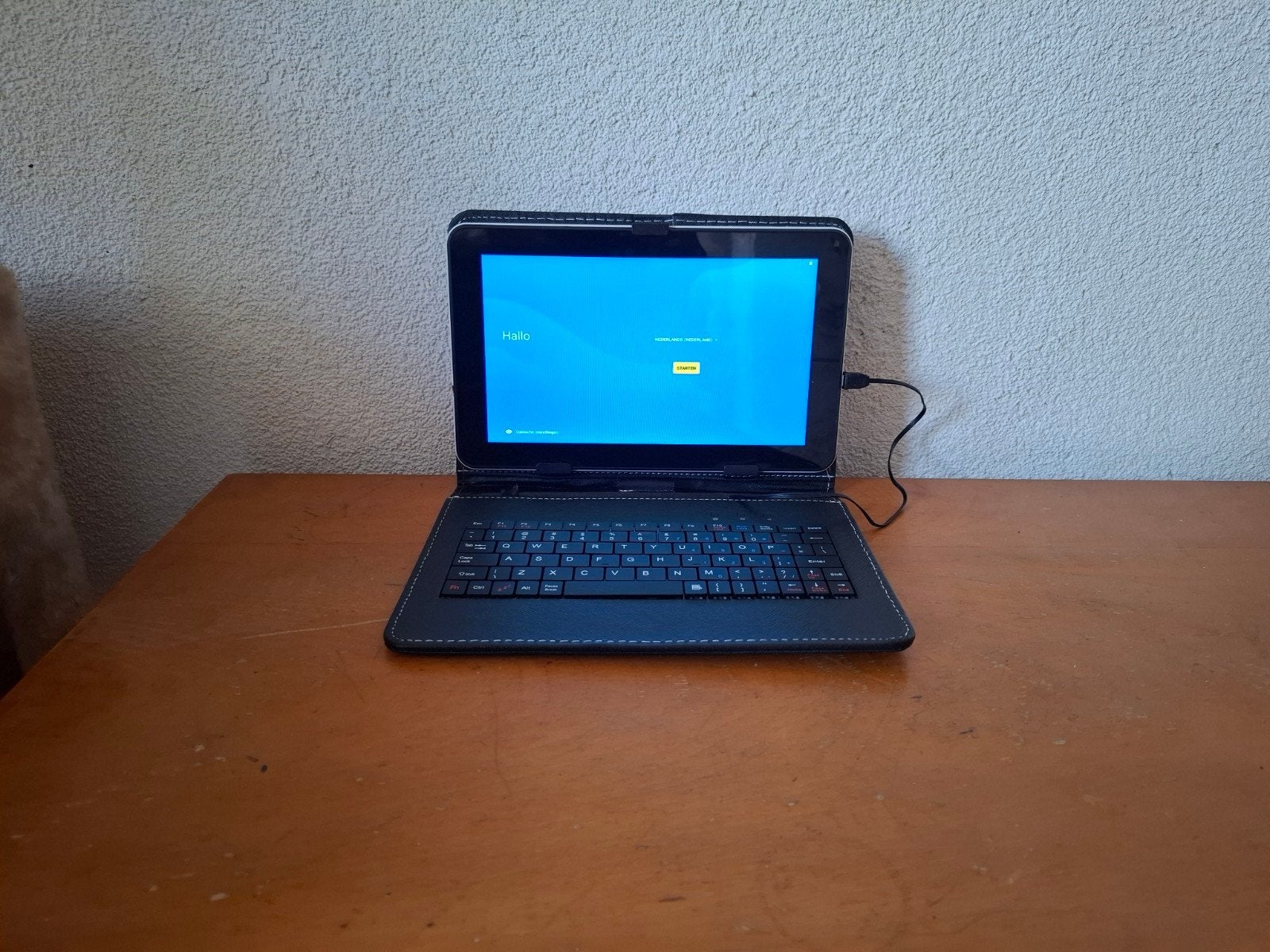 tablet zo goed als nieuw met toetsenbord in  map, Computers en Software, Windows Tablets, Uitbreidbaar geheugen, Ophalen of Verzenden