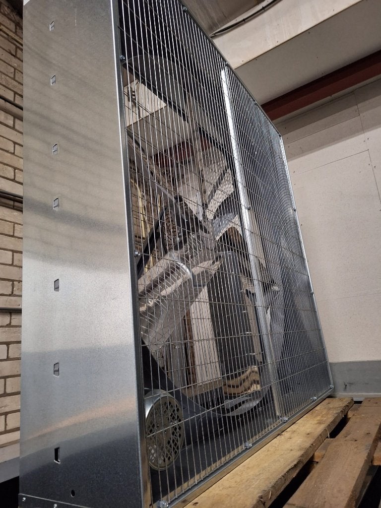 Nieuwe stal ventilatoren, Stalling