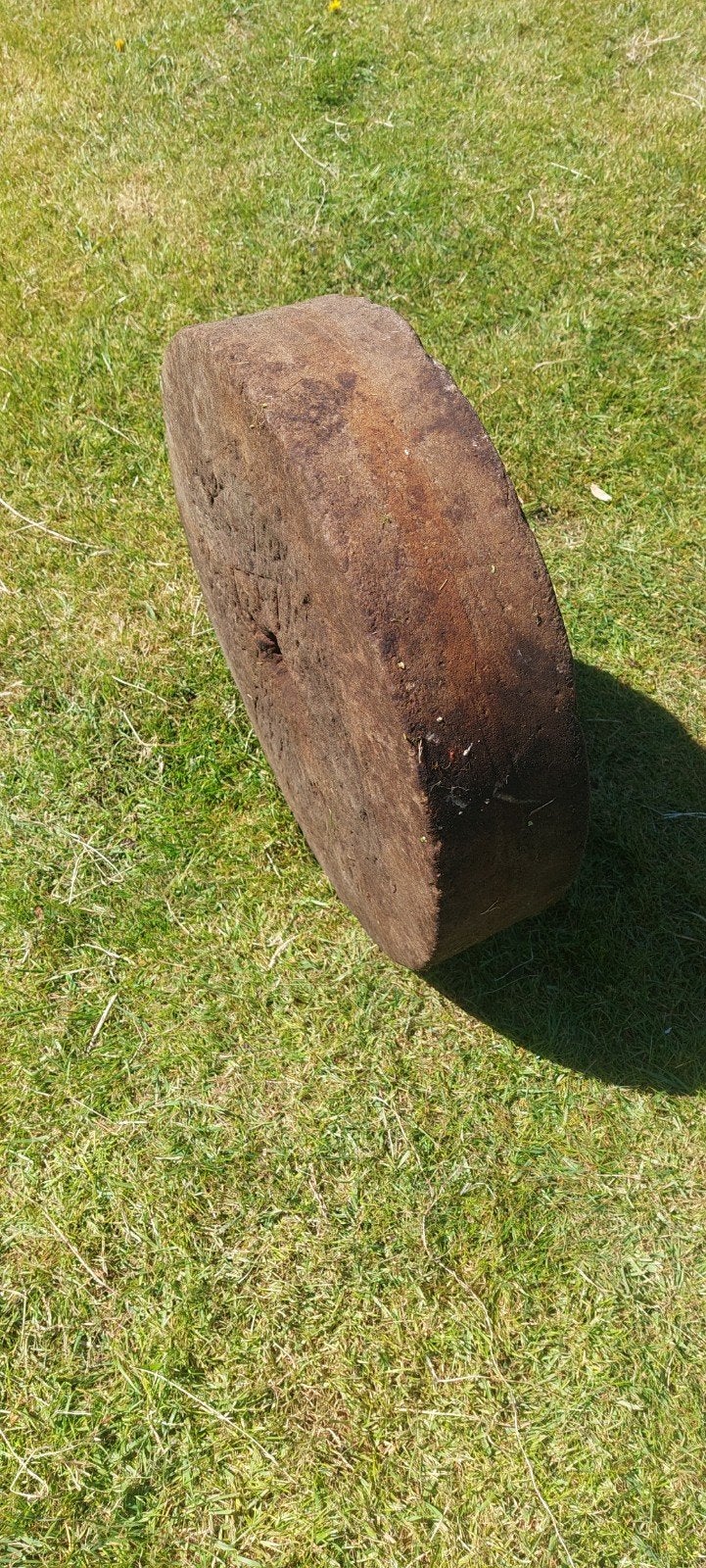 Antieke molensteen - 12 cm hoog, 46 cm doorsnede, Antiek en Kunst, Ophalen