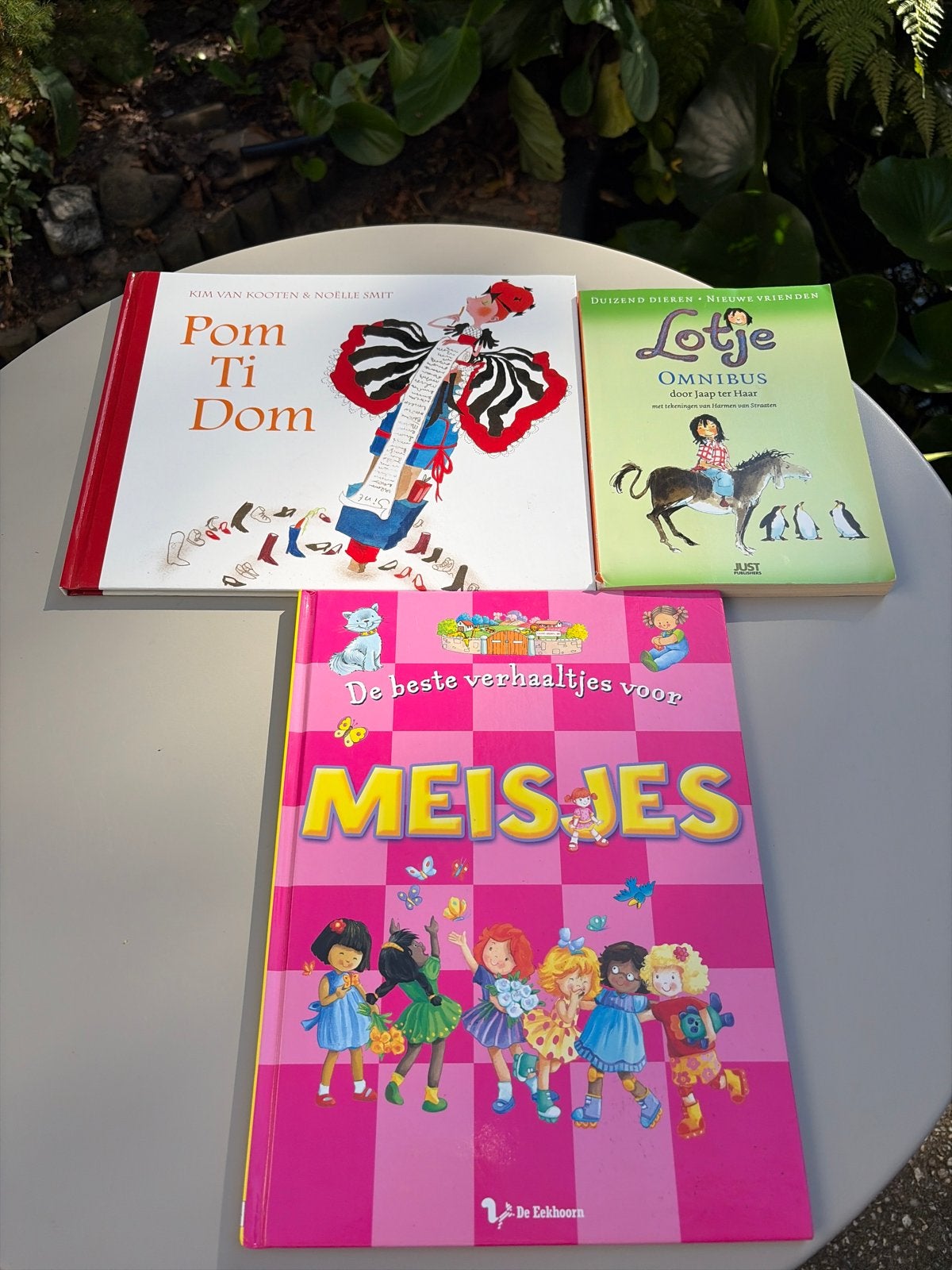 Kinderboeken: Pom Ti Dom, Lotje Omnibus, Verhaaltjes Meisjes, Ophalen of Verzenden, Zo goed als nieuw, Fictie algemeen