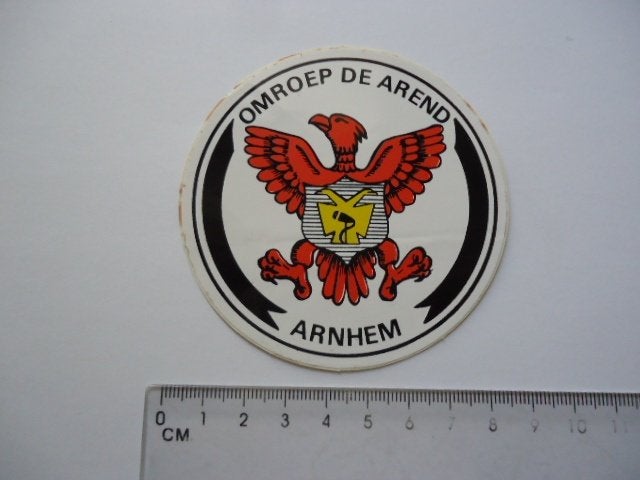 sticker oud Arnhem PIRAAT omroep de Arend piraten radio, Verzenden, Zo goed als nieuw, Bedrijf of Vereniging