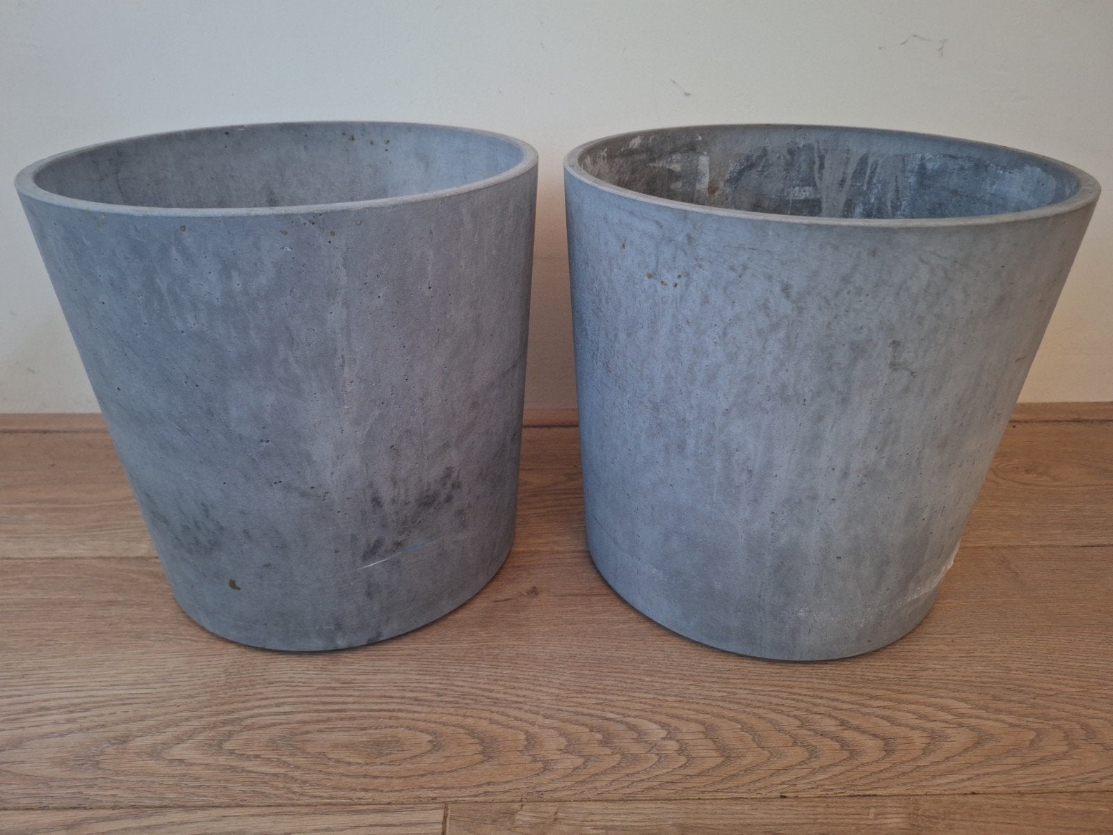 2x grote(24 cm) IKEA Boysenbär bloempot grijs beton, Gebruikt, Rond, Ophalen of Verzenden, Aardewerk