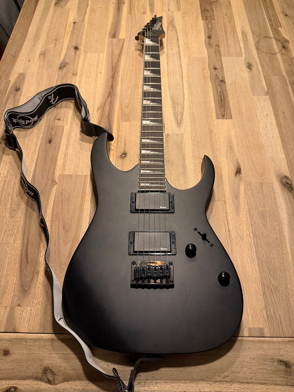 Ibanez 6-snarige gitaar met Fender versterker en accessoires, Ophalen, Ibanez, Met versterker, Zo goed als nieuw