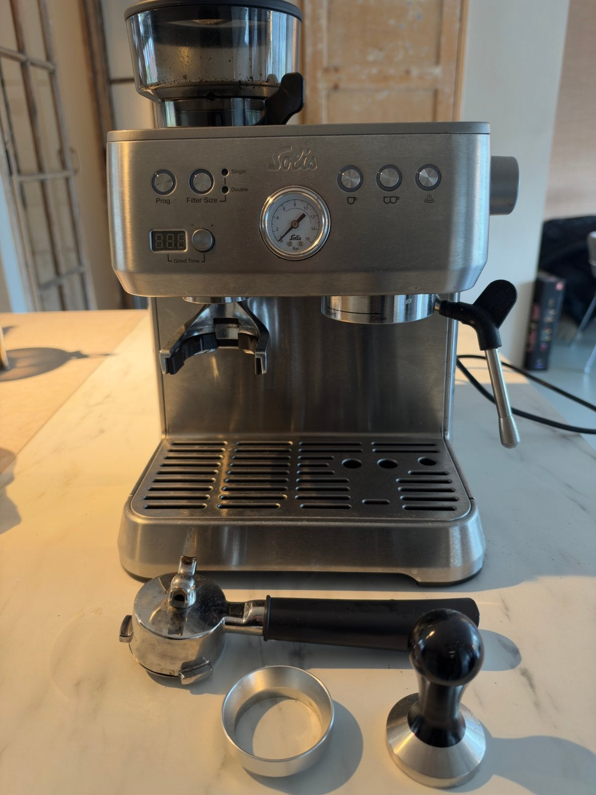 Solis barista - Solis Grind & Infuse Perfetta, Espresso apparaat, Zo goed als nieuw, 2 tot 4 kopjes, Afneembaar waterreservoir