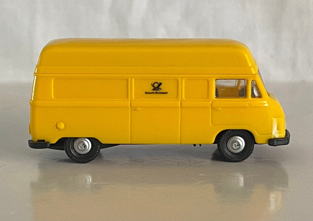 Brekina: Mercedes (Hanomag) Deutsche Post, Ophalen of Verzenden, Zo goed als nieuw, Bus of Vrachtwagen, Brekina