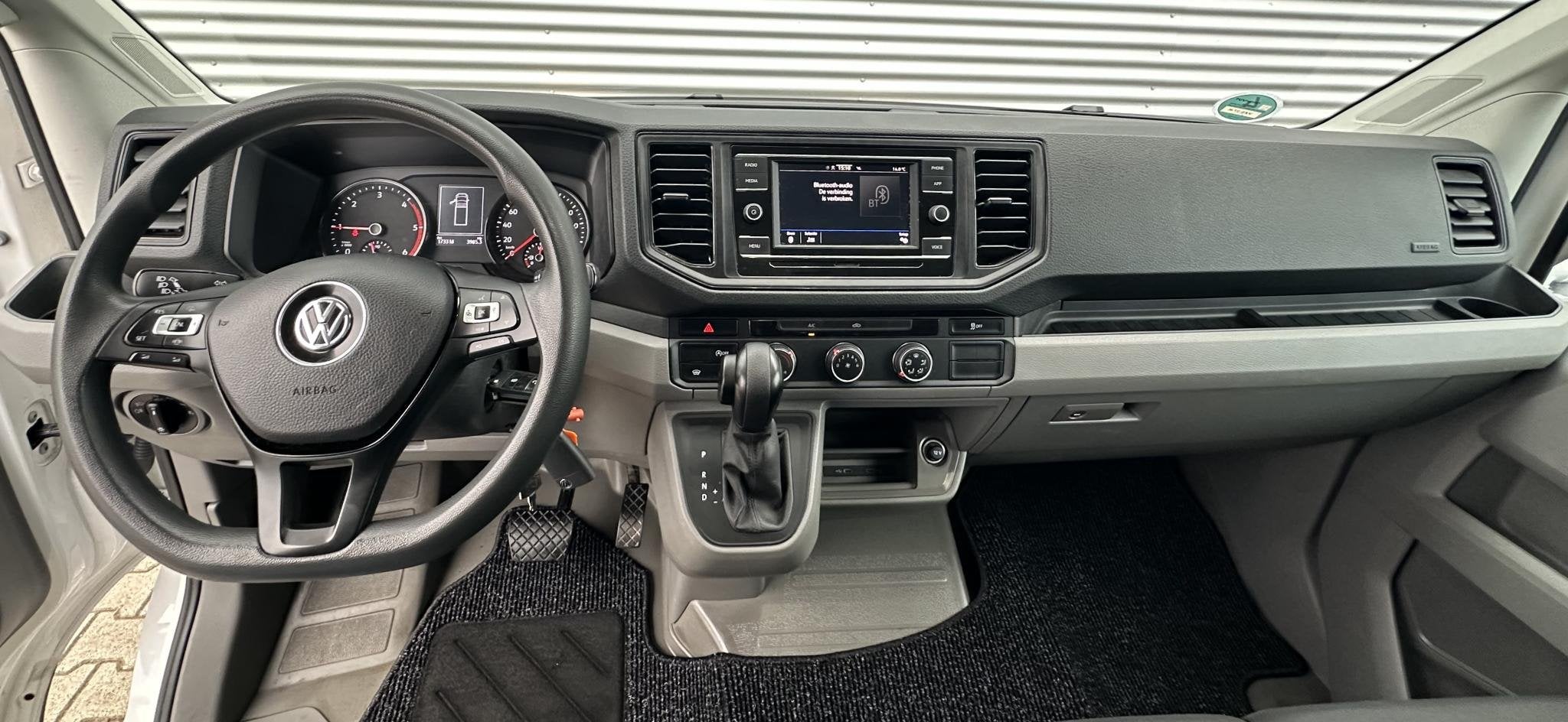 Volkswagen Crafter 35 2.0 TDI bakwagen met laadklep automaat, Stof, Gebruikt, 4 cilinders, 2707 kg