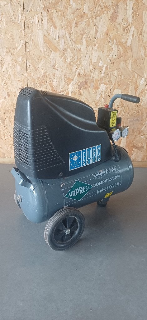 Airpress HLO 215/25 Compressor (Olievrij / 24 Liter, 8 bar), Ophalen, Gebruikt, 6 tot 10 bar, 200 tot 400 liter/min