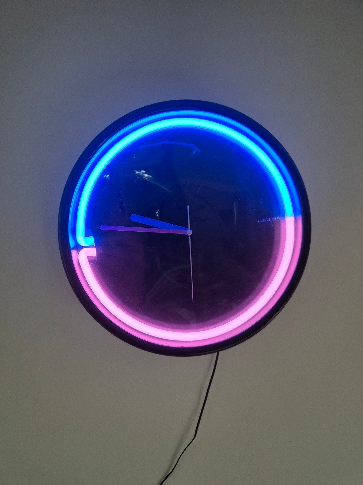 eyecatcher  Neon klok Anna by Cicena, Ophalen of Verzenden, Zo goed als nieuw, Wandklok