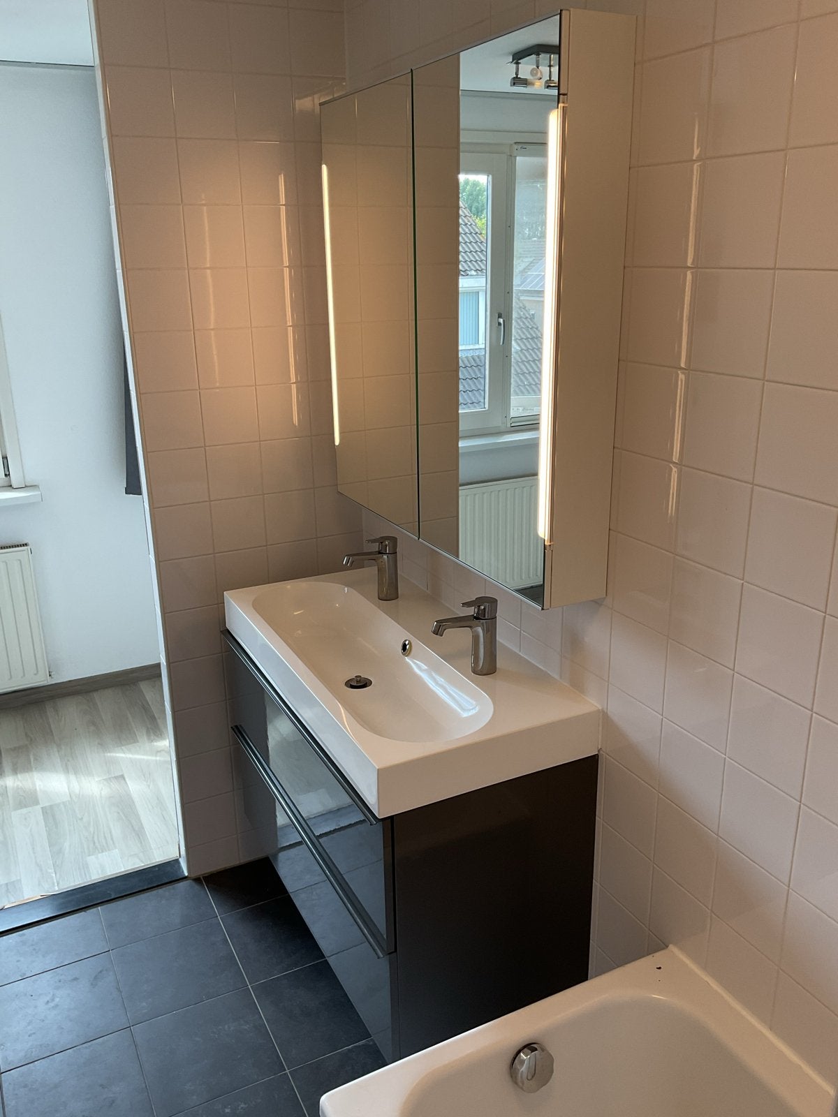 IKEA Braviken wastafelmeubel en Storjorm spiegelkast, Huis en Inrichting, Badkamer | Badkamermeubels, Ophalen, 100 tot 150 cm