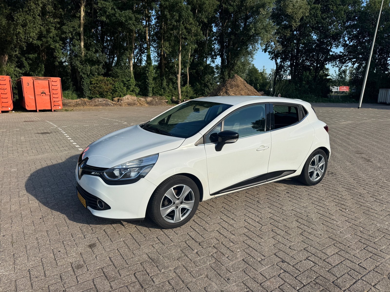Renault Clio 0.9 TCE 5-DRS 2015 Wit, Voorwielaandrijving, 898 cc, Stof, 40 €/maand