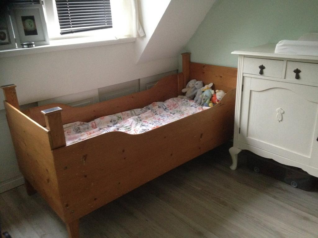 Antiek bed (1925), Ophalen, Gebruikt, Eenpersoons