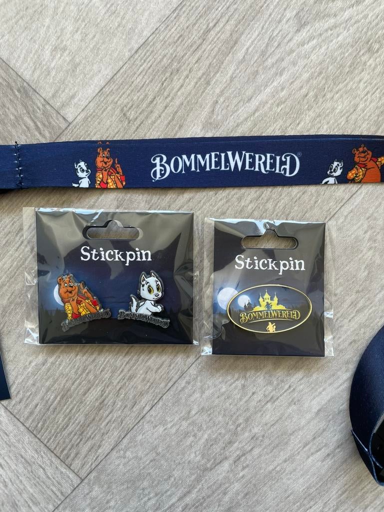 Bommelwereld pins met keycord, Ophalen of Verzenden, Nieuw, Merk, Speldje of Pin