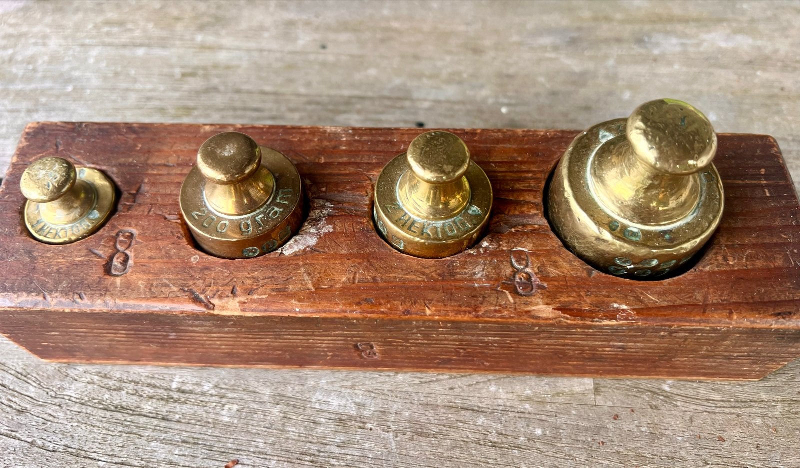 Antieke koperen gewichten set in houten blok, Antiek en Kunst, Ophalen