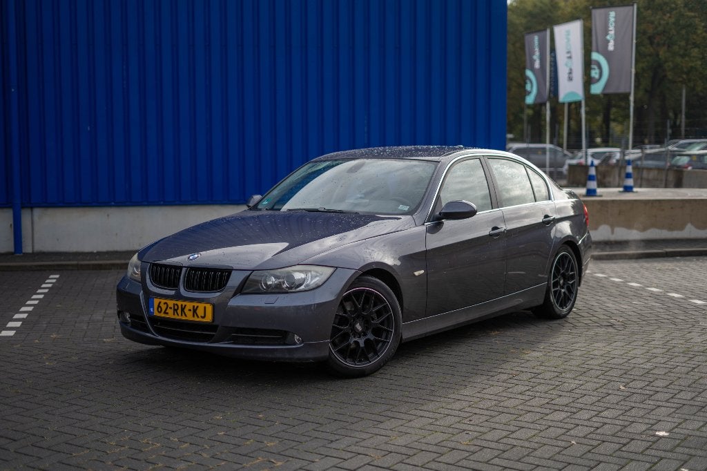 BMW 3-Serie 2.5 L 325I 2005, Auto's, BMW, 2497 cc, Origineel Nederlands, Handgeschakeld, Grijs