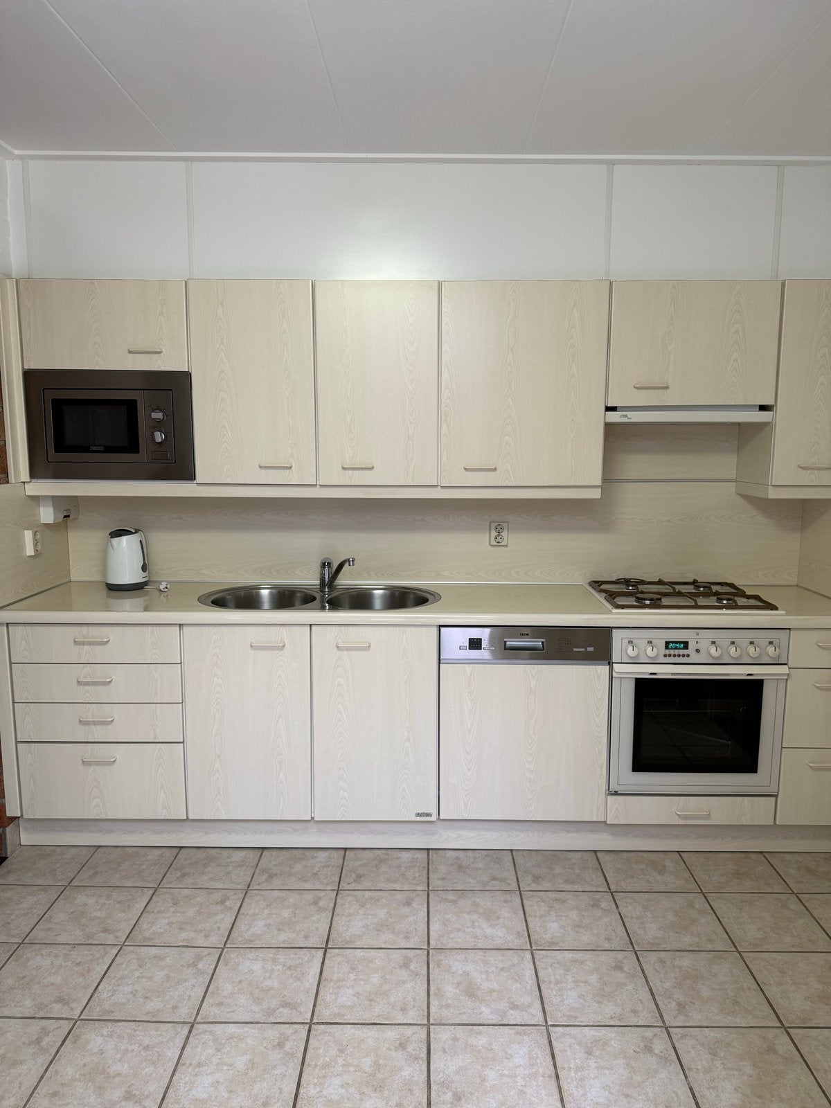 Complete keuken met inbouwapparatuur -, Huis en Inrichting, Keuken | Complete keukens, Ophalen, Gebruikt, Dubbelwandige keuken