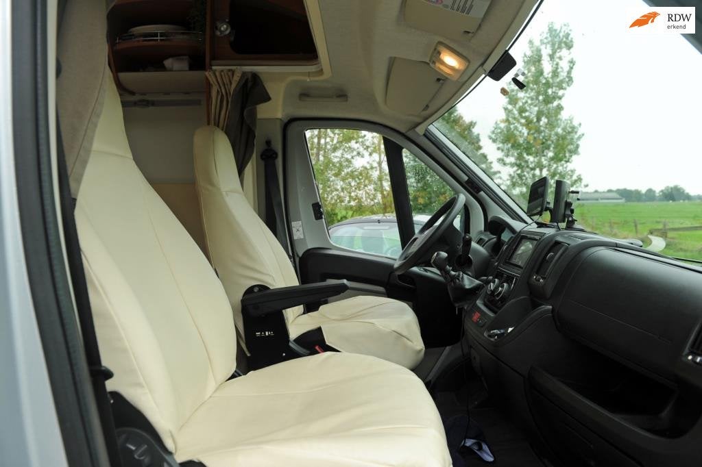 Rimor N/A CAMPER RIMOR ENKELE BEDDEN, Voorwielaandrijving, Gebruikt, 2000 kg, 4 stoelen