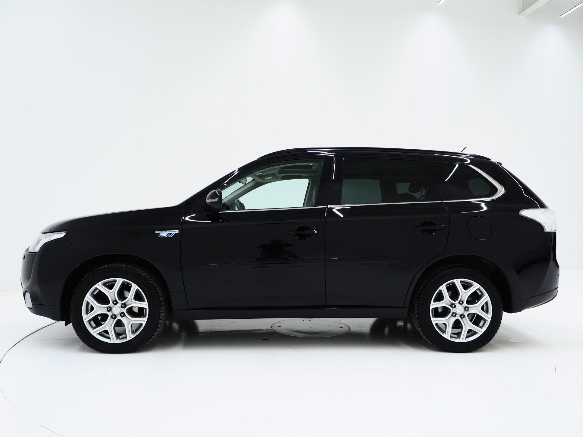 Mitsubishi Outlander 2.0 PHEV Instyle | Schuifdak | Trekhaak, Auto's, Mitsubishi, Automaat, Zwart, 4 cilinders, Stoelverwarming