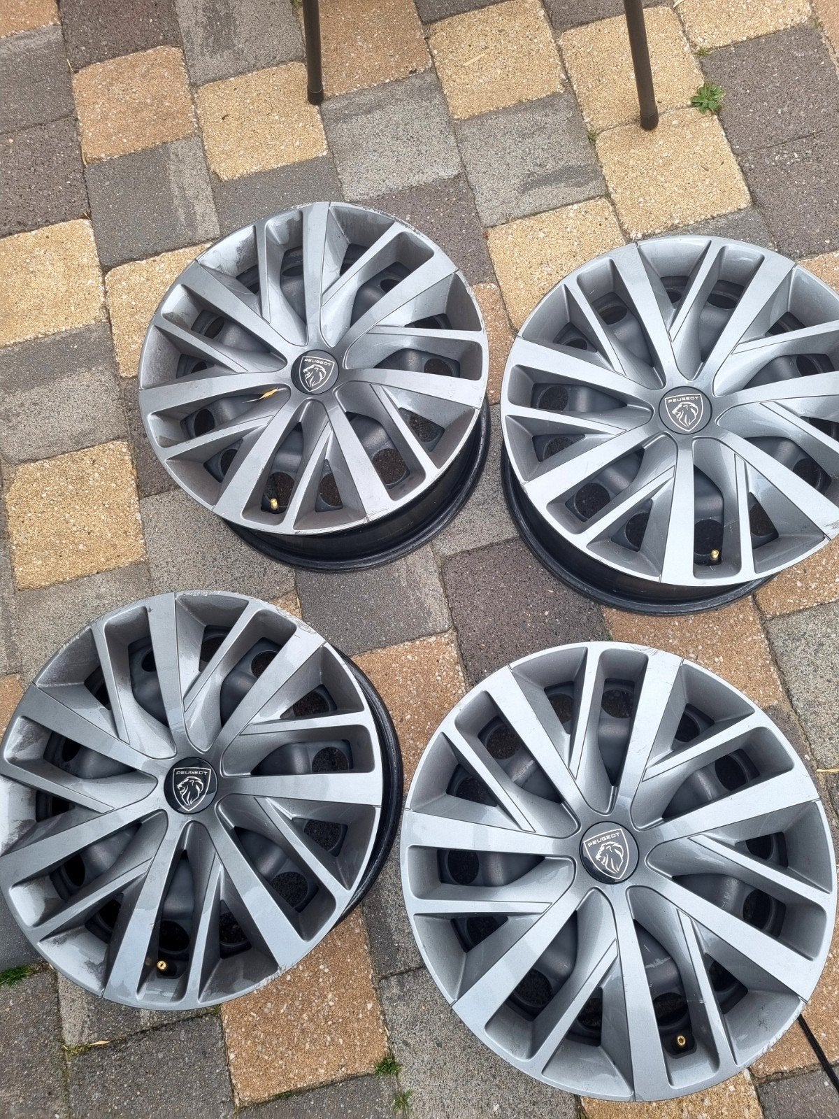 4 Stalen velgen met originele wieldoppen set Peugeot 308, Auto diversen, Wieldoppen, Ophalen, Gebruikt